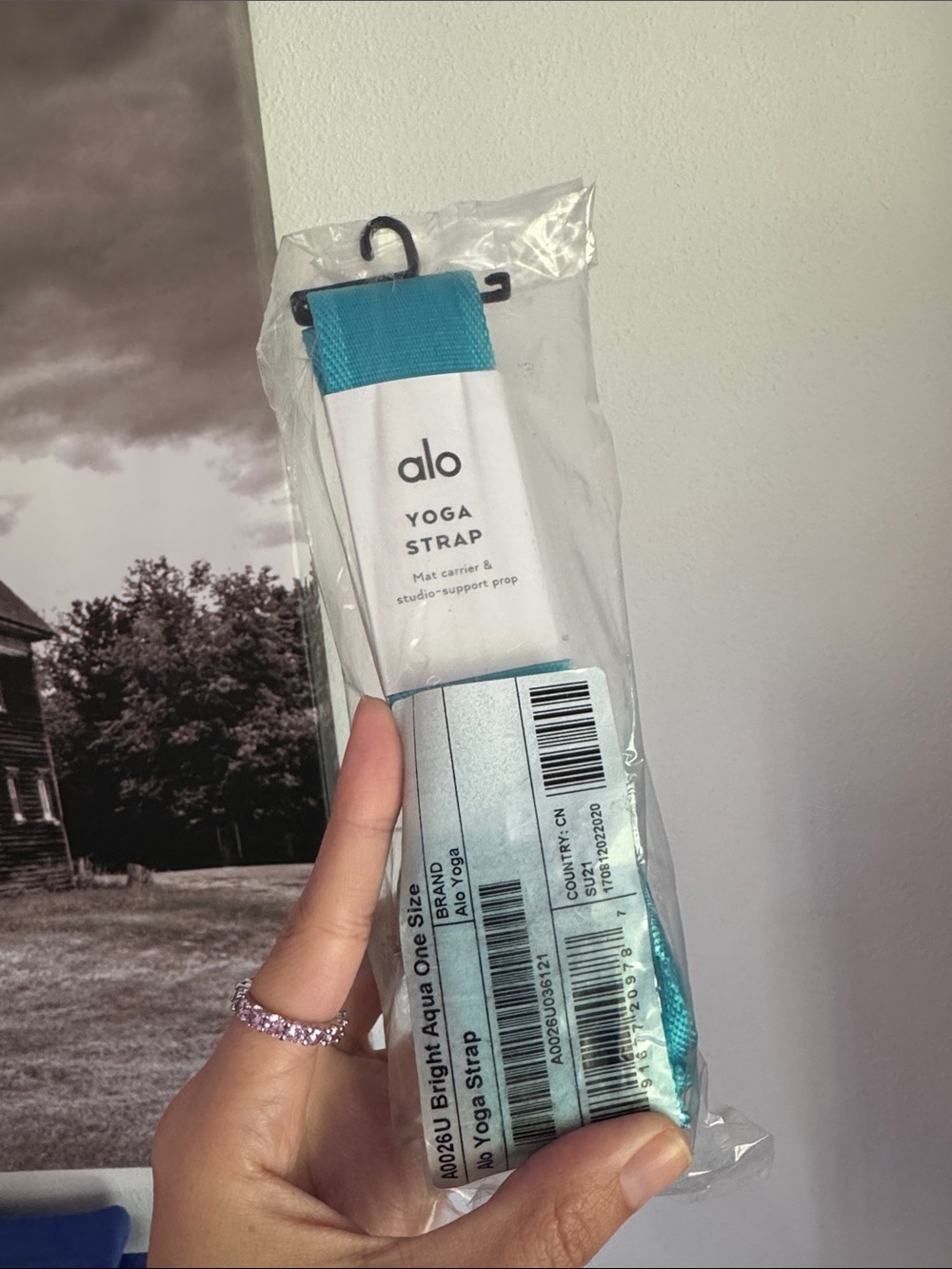 ALO RARE COLOR! Yoga Bright Aqua Yoga strap